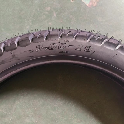 Neumático negro para motocicletas 3.00-18 Perfecto para soluciones de reemplazo/reparación