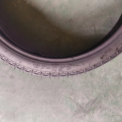18 pulgadas 2.50-18 neumático de motocicleta personalizado con caucho natural y 35%-55% de contenido de caucho