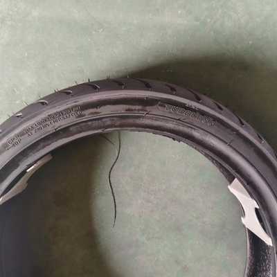 80/90-14 neumático de moto sin tubo con certificado y caucho natural de color negro