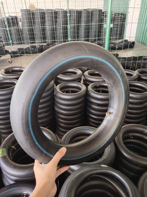 130/70-17 300-18 neumáticos de motocicleta para una larga vida útil de 20000 KM en el puerto de Qingdao