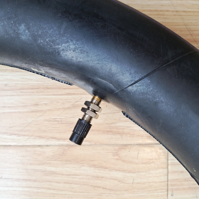El tubo interno del neumático de motocicleta 300/325-18 Capacidad de producción rápida de 50000 piezas por día