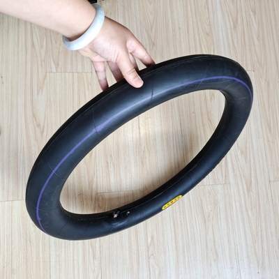 El tubo interno del neumático de motocicleta 300/325-18 Capacidad de producción rápida de 50000 piezas por día