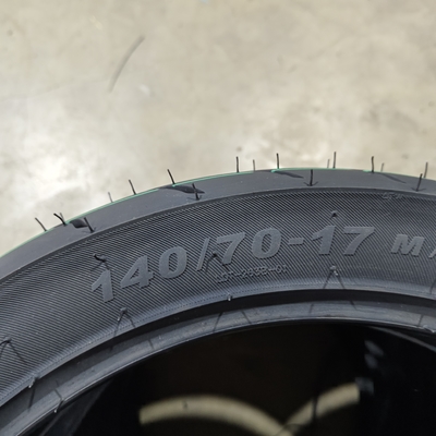 Pneumático directo sin tubo para motocicletas 140/70-17 con 35%-55% de contenido de caucho en Qingdao