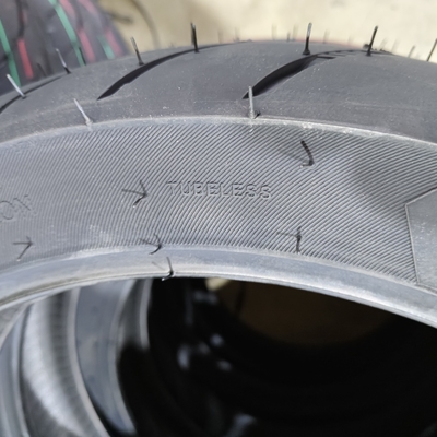 Pneumático directo sin tubo para motocicletas 140/70-17 con 35%-55% de contenido de caucho en Qingdao