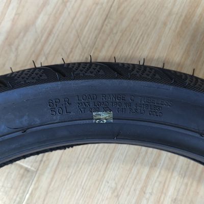 8090-17 neumáticos y tubos interiores de motocicletas con materia prima natural de caucho, acero y nylon