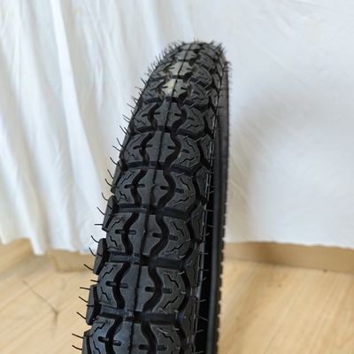 Producto 3.00-18 Pneumático sin tubo para motocicletas para los requisitos de su cliente
