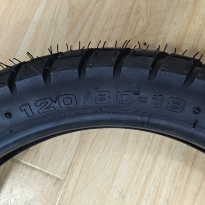 Tamaño de neumático 120/80-18 neumático sin tubo negro para motocicleta adecuado para todo terreno