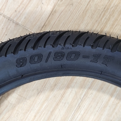 Neumático de motocicleta de nylon de acero natural de caucho 90/90-17 con un contenido de caucho del 35% al 55%