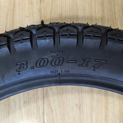 El mercado de Qingdao Motocicleta neumático de tubo interior 3.00-17 Hecho de caucho natural de acero de nylon