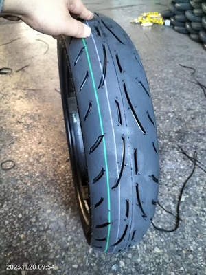Contenido de caucho alto en neumáticos y tubos de motocicletas 30%-45% OEM aceptable 120/70-17