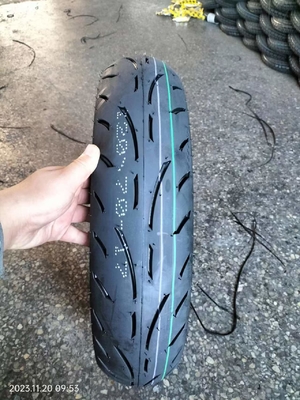 Contenido de caucho alto en neumáticos y tubos de motocicletas 30%-45% OEM aceptable 120/70-17