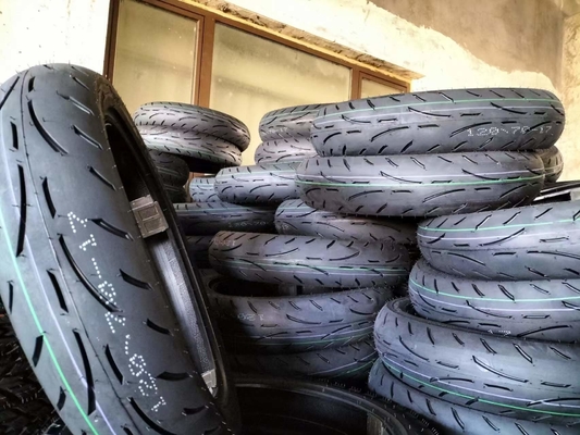 Contenido de caucho alto en neumáticos y tubos de motocicletas 30%-45% OEM aceptable 120/70-17