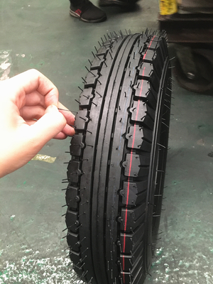 Contenido de caucho natural del 35% al 55% neumático de motocicleta 400-8 LLantas 4.00-8 con patrón popular