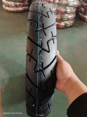 Mercado de América del Sur 90/90-18 neumático trasero de motocicleta con estilo diferente y peso de 3,6 kg