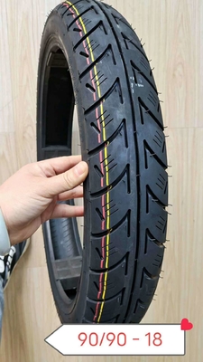 Mercado de América del Sur 90/90-18 neumático trasero de motocicleta con estilo diferente y peso de 3,6 kg