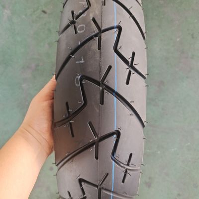 Pneumático sin tubos de motocicleta de 17 pulgadas duradero para conducción estable y suave