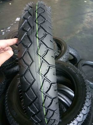 35% 45% Rueebr Contenido Ruedas de motocicletas neumáticos para motocicletas 90/90-18 en el puerto de Qingdao