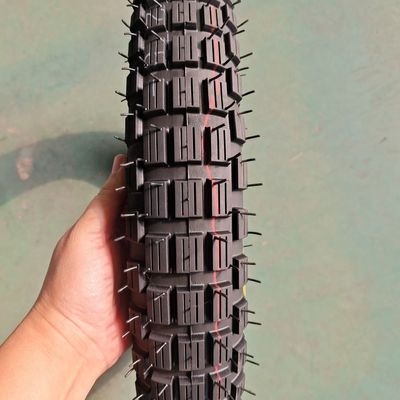 130/70-13 Tamaño del neumático de motocicleta con contenido aceptable de OEM y caucho del 35% al 55%