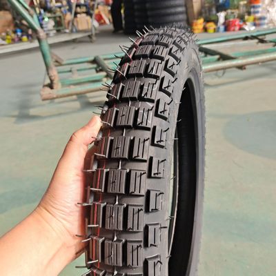 130/70-13 Tamaño del neumático de motocicleta con contenido aceptable de OEM y caucho del 35% al 55%