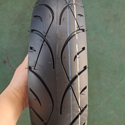 110/90-13 neumáticos para motocicletas y neumáticos de rendimiento en el puerto de Qingdao