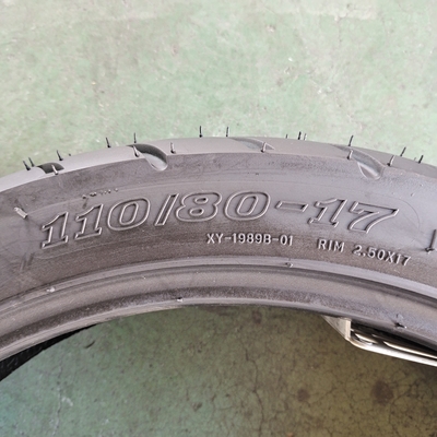 110/80-17 neumático de motocicleta de Taiwán con caucho natural y clasificación 6pr/8pr Ply