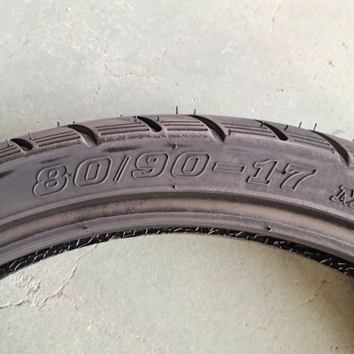 35%-55% Contenido de caucho neumáticos de motocicleta sin tubos 80/90-17 con y OEM aceptable
