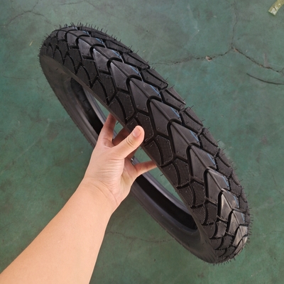 Pneumático de motocicleta negro 350-18 y tubo interior con puerto de carga en Qingdao