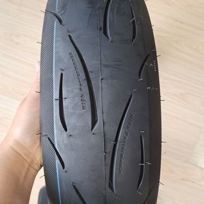 Neumático de motocicleta profesional de caucho natural de acero de nylon 140/60-17 en Qingdao