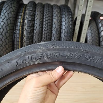 Neumático de motocicleta profesional de caucho natural de acero de nylon 140/60-17 en Qingdao