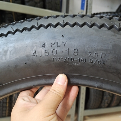 Sawtooth Vintage Pneumático de motocicleta Pneumático 5.00-16 4.50-18 con caucho natural en Qingdao