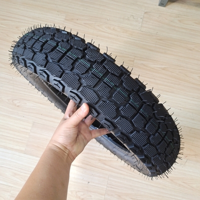 Neumáticos de motocicleta resistentes al desgaste 130/90-15 con materia prima natural de caucho, acero y nylon