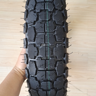 Neumáticos de motocicleta resistentes al desgaste 130/90-15 con materia prima natural de caucho, acero y nylon