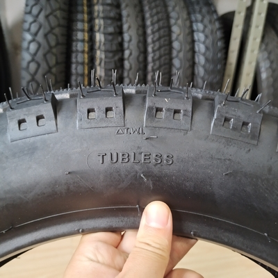Neumáticos de motocicleta resistentes al desgaste 130/90-15 con materia prima natural de caucho, acero y nylon