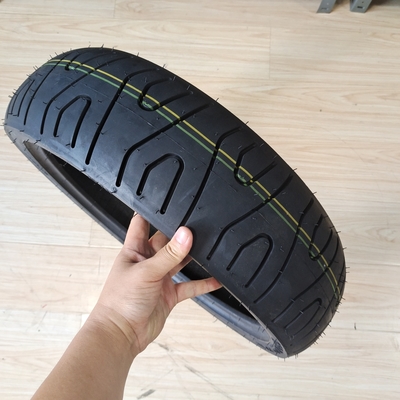 Pneumático de motocicleta de caucho natural 130/70-17 8PR Parte de repuesto de alto rendimiento para motociclistas