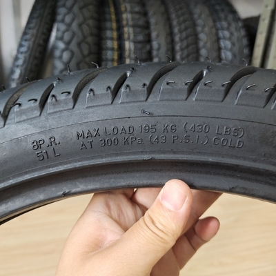 Puerto de carga Qingdao Negro Japón Tecnología de la calle de la motocicleta Tipo de tubo neumático 2.75-18