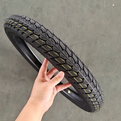 Experimenta un rendimiento superior con el neumático sin tubo 70100-17 para motocicletas 70/100-17