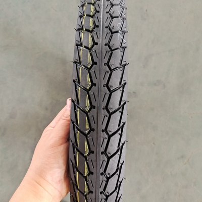 Experimenta un rendimiento superior con el neumático sin tubo 70100-17 para motocicletas 70/100-17