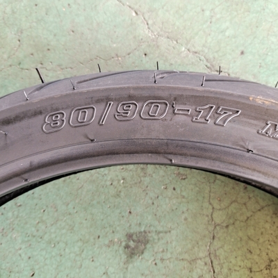 Pneumático negro para motocicletas / Llantas de Moto / Neumatico Moto con un contenido de caucho del 35% al 55%