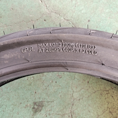 Pneumático negro para motocicletas / Llantas de Moto / Neumatico Moto con un contenido de caucho del 35% al 55%
