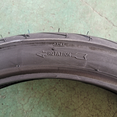 Pneumático negro para motocicletas / Llantas de Moto / Neumatico Moto con un contenido de caucho del 35% al 55%