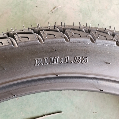 Pneumático de motocicleta Pneumático 3.00-18 de caucho natural de acero de nylon y OEM aceptable ofrecido
