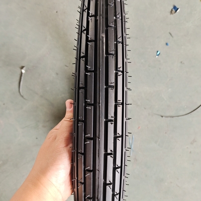 Pneumático sin tubo 2.75-17 Pneumático de motocicleta con carcasa y puerto de carga Qingdao listo