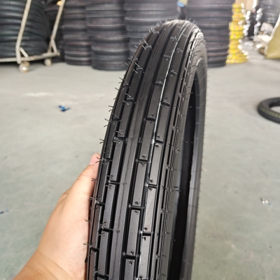Pneumático sin tubo 2.75-17 Pneumático de motocicleta con carcasa y puerto de carga Qingdao listo