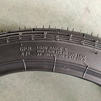 Pneumático sin tubo 2.75-17 Pneumático de motocicleta con carcasa y puerto de carga Qingdao listo