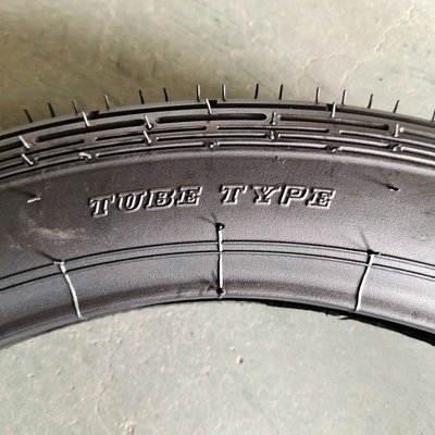 Pneumático sin tubo 2.75-17 Pneumático de motocicleta con carcasa y puerto de carga Qingdao listo