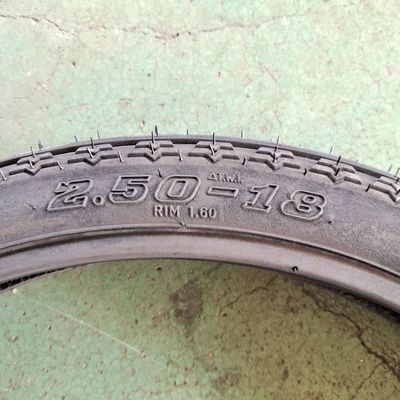 6pr/8pr neumáticos de motocicleta de caucho natural de acero de nylon 2.50-18 mejor