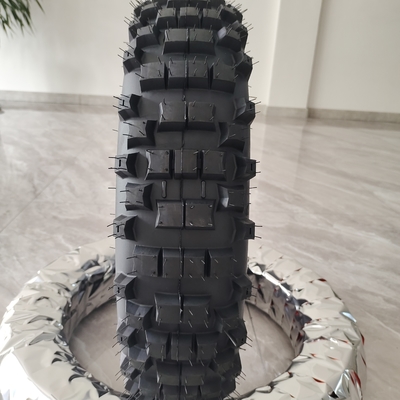 Contenido de caucho del 45% en neumáticos blandos para motocicletas de carretera 140/80-18 para el mercado ruso