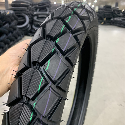 3.00-18 Resistencia a la tracción del neumático de motocicleta 10.5 Casing para un rendimiento fuerte y duradero
