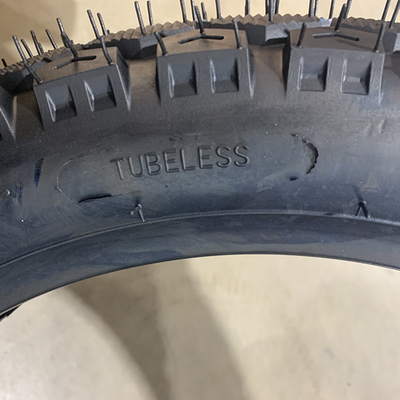 110/90-16 neumáticos para motocicletas para un agarre y manejo óptimos Tiempo de entrega en 25 días