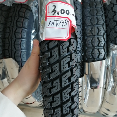 Experimenta un rendimiento superior con nuestro diseño de patrón profundo de neumáticos y tubos de motocicleta
